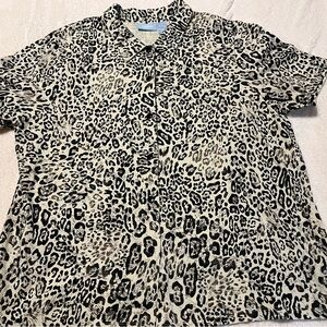 Liz & Me leopard print short sleeved blouse.